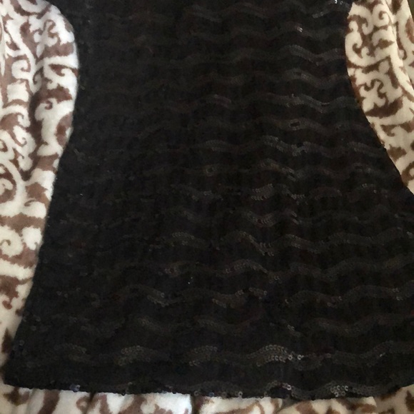 Beautiful longer length sequined top - Picture 2 of 3